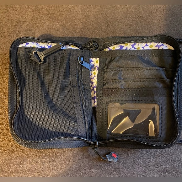 Small Sherpani wallet Bag - Picture 4 of 4